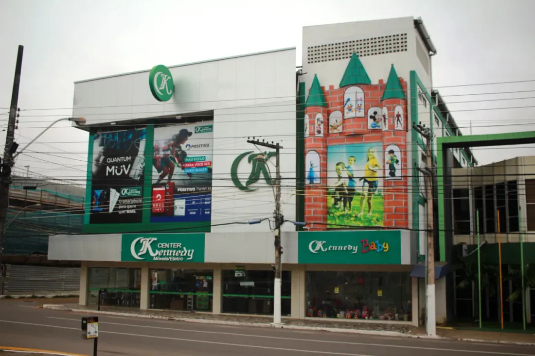Loja Center Kennedy na Rua Cândido Mendes